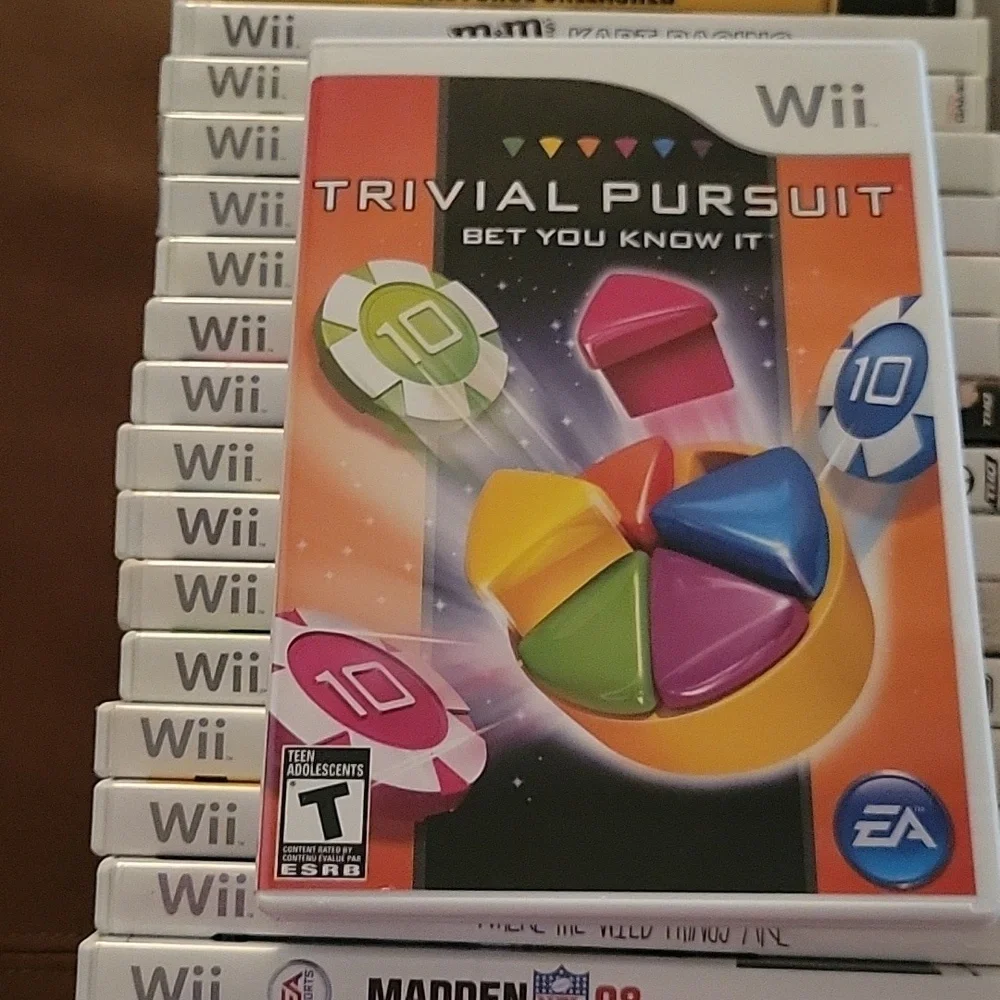 Trivial Pursuit - Wii Game No Visable Stratches Original Case & Paper Inserts